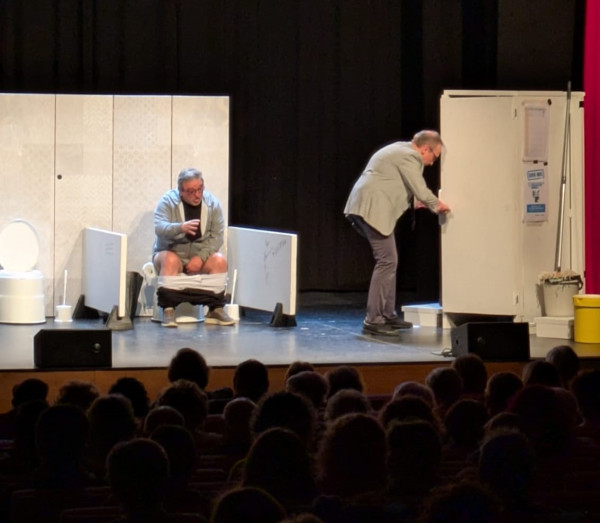 Aquest diumenge hem gaudit de 'Molta merda', la segona funció del Concurs de Teatre Amateur Vila d’Abrera a càrrec de l'Associació Teatre Centre d’Arbúcies