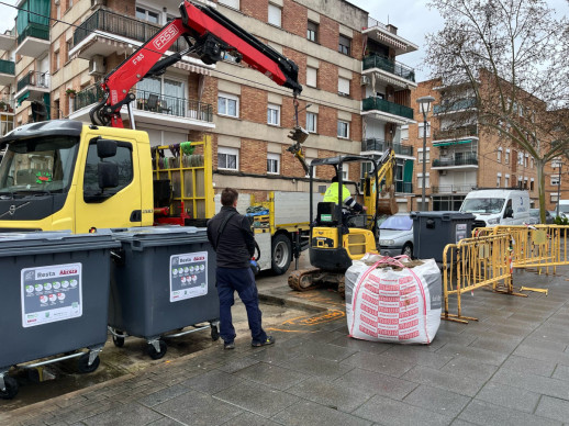 Endesa treballa en la reparació d'una avaria en una línia de mitja tensió, que ha provocat els recents talls de llum a Abrera