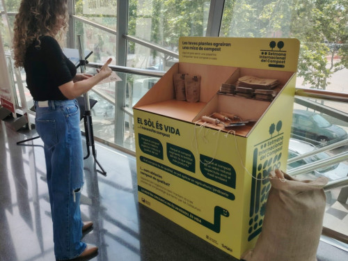 Abrera Recicla! Ens sumem a la Setmana Internacional del Compost amb un estand a la primera planta de la Casa de Cultura