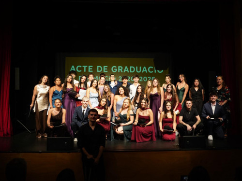 L'alumnat de 2n de batxillerat de l'Institut Voltrera d'Abrera clou el curs 2025-2026 amb la seva festa de graduació, la presentació dels Treballs de Recerca i les proves d'accés a la universitat