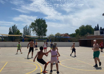 Vivim l'estiu a Abrera! Visitem el Casal d'Estiu i l'Escola Esportiva d'Estiu, amb més de 600 infants