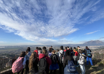 Continuem donant a conèixer a l'alumnat abrerenc els nostres elements patrimonials, amb visites dels grups de sisè de les escoles Josefina Ibáñez i Francesc Platón i Sartí al Castell de Voltrera d'Abrera. Escola Francesc Platón i Sartí