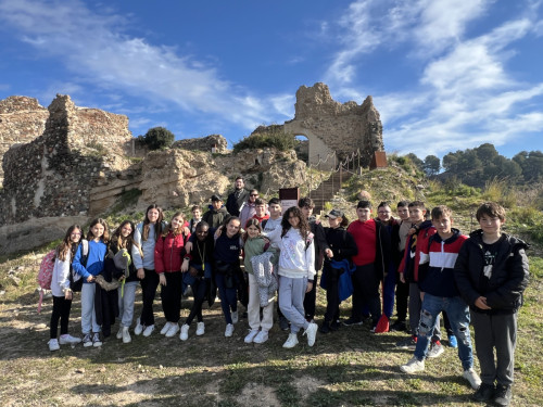 Continuem donant a conèixer a l'alumnat abrerenc els nostres elements patrimonials, amb visites dels grups de sisè de les escoles Josefina Ibáñez i Francesc Platón i Sartí al Castell de Voltrera d'Abrera. Escola Francesc Platón i Sartí