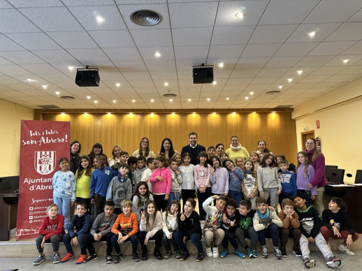 L'alumnat de tercer curs de l'Escola Ernest Lluch visita el consistori d'Abrera dins l'activitat 'El meu Ajuntament'. Moltes gràcies!