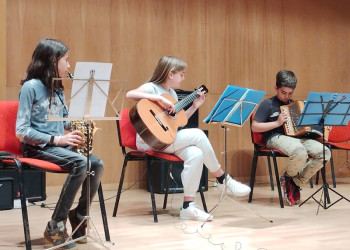 L'Escola Municipal de Música ens ha ofert una tarda festiva i musical a l'Auditori del Centre Polivalent