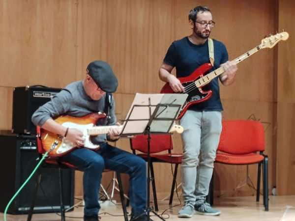 L'Escola Municipal de Música ens ha ofert una tarda festiva i musical a l'Auditori del Centre Polivalent