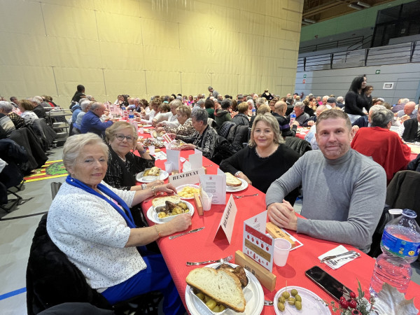 Berenar - sopar de la Gent Gran al Pavelló Municipal