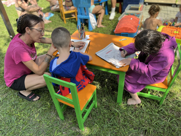 Gaudim de la Biblipiscina a la Piscina Municipal d'Estiu!