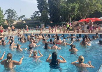 Gaudim amb el bon ritme de Ràdio Abrera a la Piscina Municipal d'Estiu i la participació de Vive y Baila!