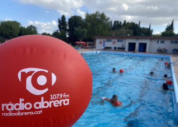 Gaudim de la darrera edició de Ràdio Abrera a la Piscina Municipal d'Estiu, amb l'animació i jocs a càrrec de l'entitat juvenil Crea Jove. Gràcies Abrera!