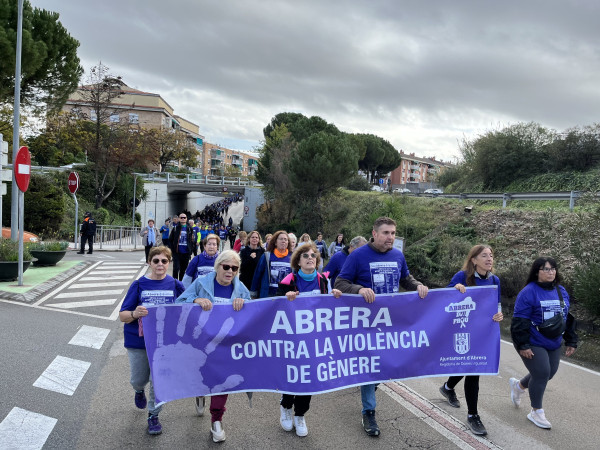 Abrera Municipi 100% Feminista! Durant el mes de novembre commemorem el Dia Internacional contra les violències envers les dones amb diverses propostes per a tots els públics. VII Marxa contra les violències masclistes d'Abrera