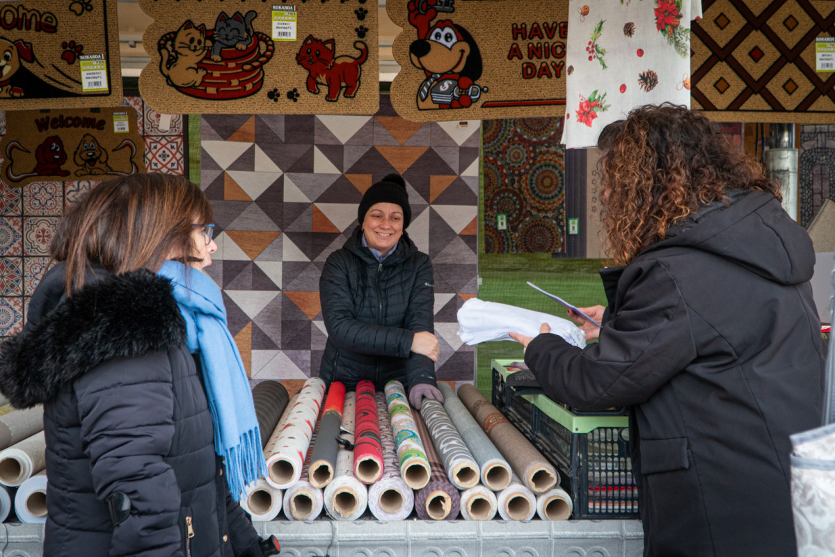 Bona acollida de la campanya ‘Adeu als envasos d’un sol ús als mercats setmanals’ que tenia l’objectiu de conscienciar la ciutadania sobre la necessitat de reduir l’ús d’envasos de plàstic