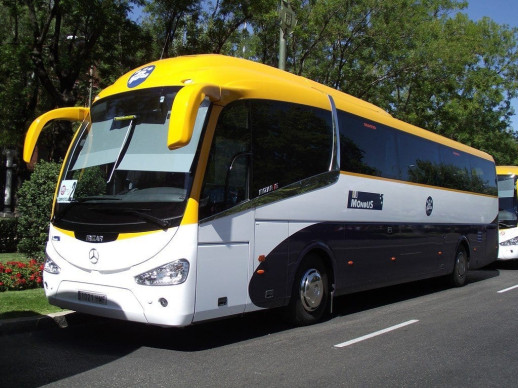 Els veïns i veïnes d'Abrera comptaran a partir d'aquest estiu amb una nova línia de bus fins a Barcelona