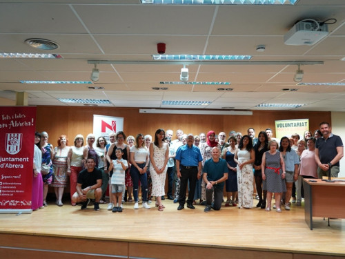 Més de 80 persones assisteixen a l’acte de cloenda dels cursos de català i la trobada de parelles lingüístiques del Voluntariat per la llengua, organitzada per l’Oficina de Català d’Abrera