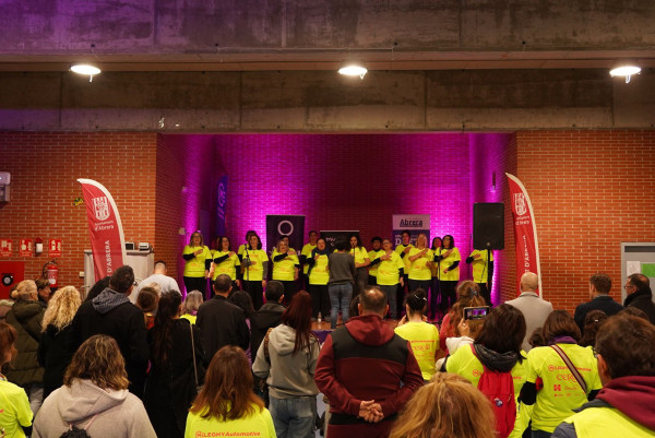 Abrera Municipi Feminista! Més de 300 persones han participat a la quarta Marxa Nocturna de la Dona a Abrera, amb el lema 'Juntes fem nostra la nit'