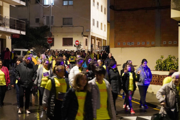 Abrera Municipi Feminista! Més de 300 persones han participat a la quarta Marxa Nocturna de la Dona a Abrera, amb el lema 'Juntes fem nostra la nit'