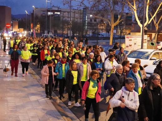 Abrera Municipi Feminista! Més de 300 persones han participat a la quarta Marxa Nocturna de la Dona a Abrera, amb el lema 'Juntes fem nostra la nit'