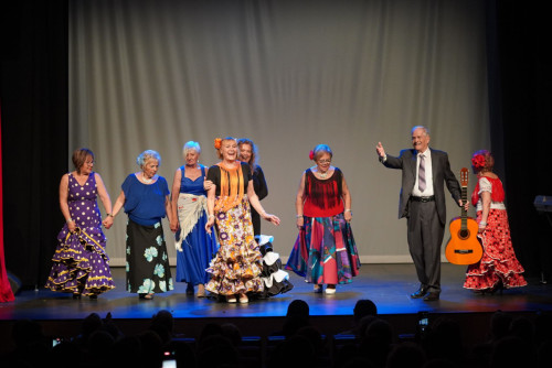 Gaudim de la representació de 'Mamma Mia' del Grup de Teatre del Casal de la Gent Gran a la Sala Municipal!