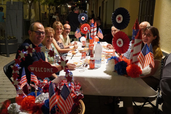 Continuem celebrant les Festes Majors dels nostres barris! Gaudim de la festa grossa del carrer de La Font!