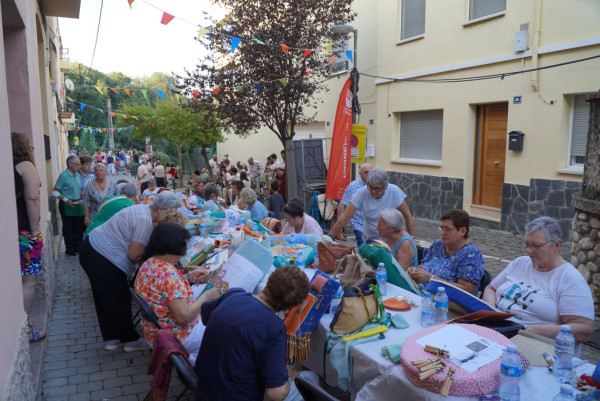 Continuem celebrant les Festes Majors dels nostres barris! Gaudim de la festa grossa del carrer de La Font!