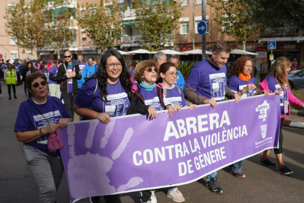 Abrera Municipi 100% Feminista! Durant el mes de novembre commemorem el Dia Internacional contra les violències envers les dones amb diverses propostes per a tots els públics. VII Marxa contra les violències masclistes d'Abrera