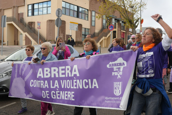 Abrera Municipi 100% Feminista! Durant el mes de novembre commemorem el Dia Internacional contra les violències envers les dones amb diverses propostes per a tots els públics. VII Marxa contra les violències masclistes d'Abrera