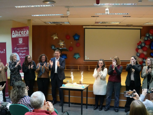 Gaudim amb la celebració del 50è aniversari de la Biblioteca Josep Roca i Bros d'Abrera, amb una matinal plena d'activitats!