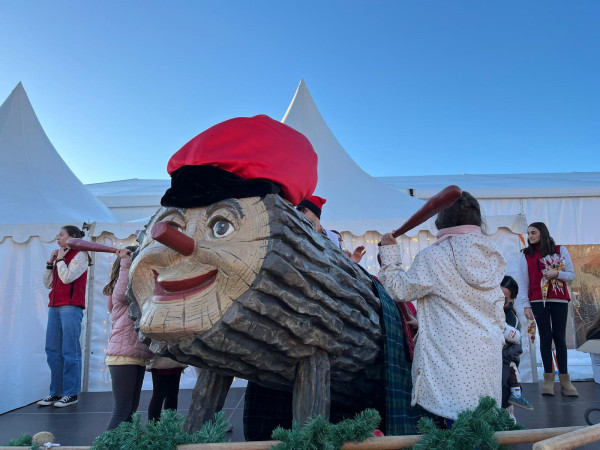 Èxit de participació en el Tió de Nadal Solidari i la inauguració del Parc de Nadal, la carpa Diverespai i el Tobogan Gegant