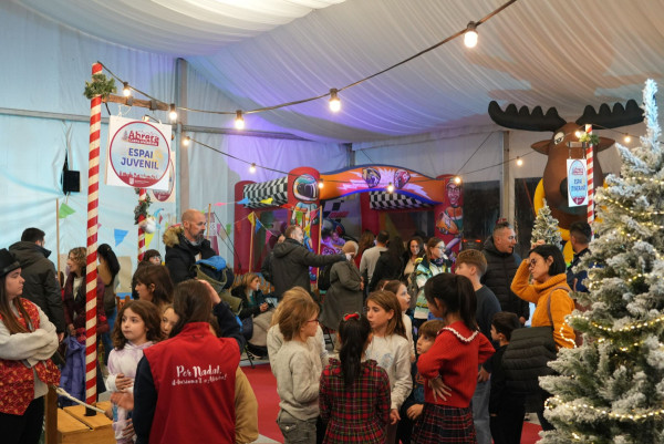 Èxit de participació en el Tió de Nadal Solidari i la inauguració del Parc de Nadal, la carpa Diverespai i el Tobogan Gegant