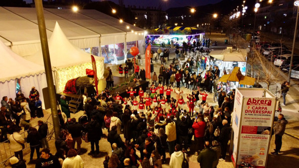 Èxit de participació en el Tió de Nadal Solidari i la inauguració del Parc de Nadal, la carpa Diverespai i el Tobogan Gegant