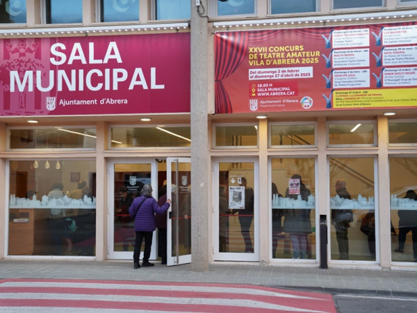 Donem el tret de sortida al XXVII Concurs de Teatre Amateur Vila d’Abrera amb 'Perfectes desconeguts' amb el grup Triangle Teatre de Cornellà de Llobregat