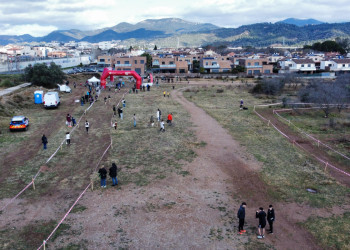 Abrera amb l'esport! Èxit del 3r Cros Local d'Abrera i 4rt Cros Comarcal Escolar del curs 2024-2025 i la cursa solidària celebrats aquest dissabte 8 de febrer a l'avida. de Sant Hilari