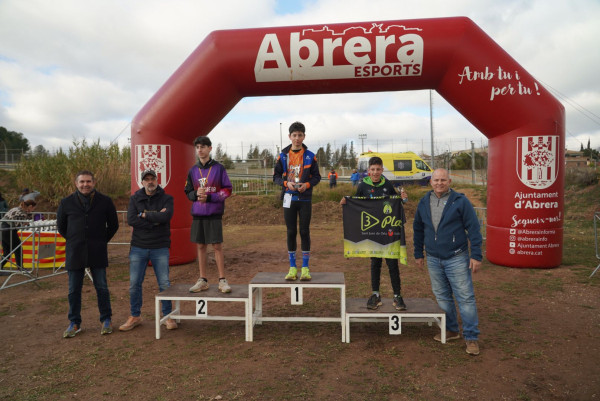 Abrera amb l'esport! Èxit del 3r Cros Local d'Abrera i 4rt Cros Comarcal Escolar del curs 2024-2025 i la cursa solidària celebrats aquest dissabte 8 de febrer a l'avida. de Sant Hilari