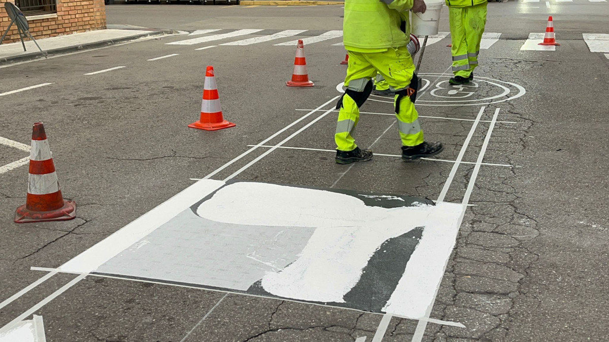 A Abrera implantem una nova senyalització per fomentar la convivència entre bicicletes, vehicles de mobilitat personal (VMP) i vehicles motoritzats