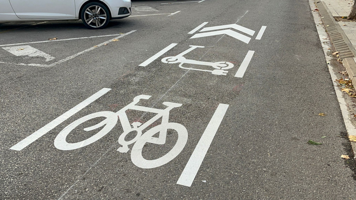 A Abrera implantem una nova senyalització per fomentar la convivència entre bicicletes, vehicles de mobilitat personal (VMP) i vehicles motoritzats
