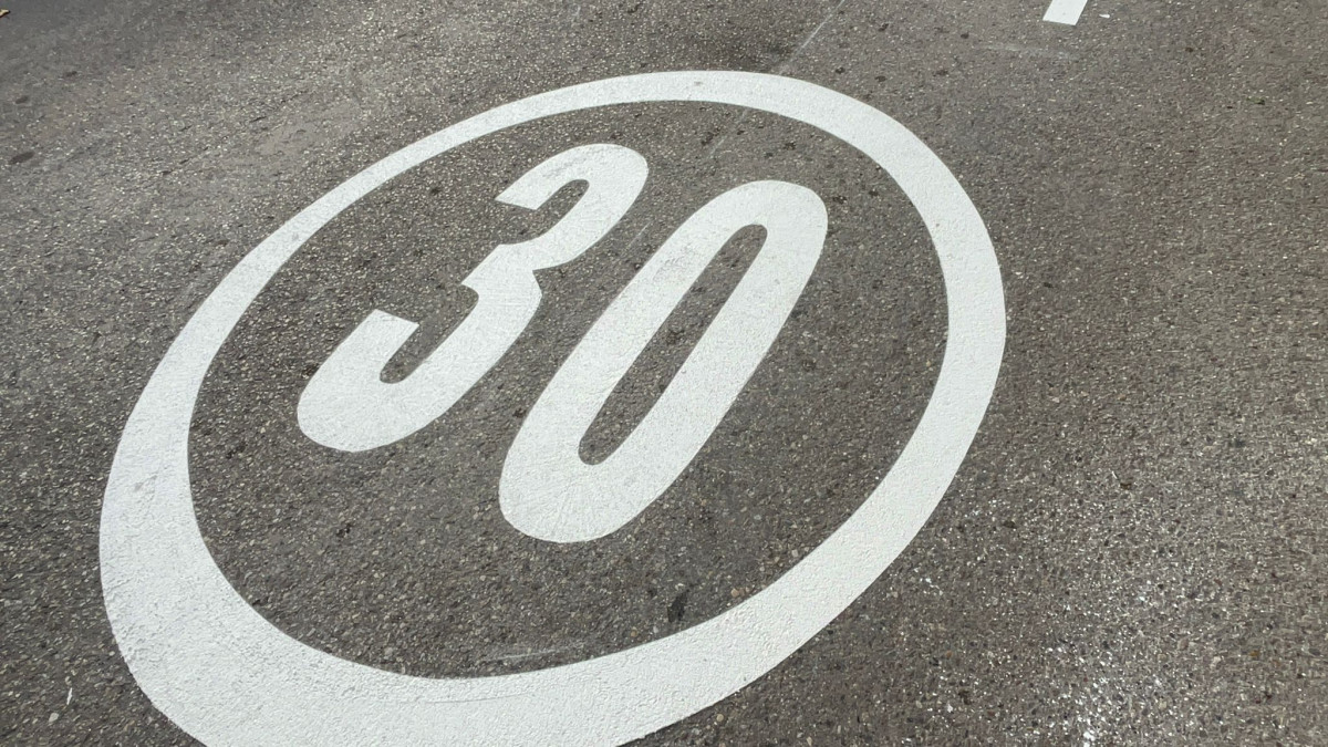 A Abrera implantem una nova senyalització per fomentar la convivència entre bicicletes, vehicles de mobilitat personal (VMP) i vehicles motoritzats