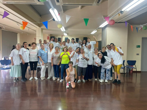 L'alumnat del Curs d'Atenció per a persones dependents en Institucions Socials posa en pràctica la formació adquirida amb una activitat de dinamització al Casal de la Gent Gran d'Abrera