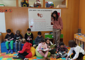 Els i les escolars d'Abrera continuen realitzant enguany les visites a la Biblioteca Josep Roca i Bros, per conèixer l'equipament i els serveis que oferim