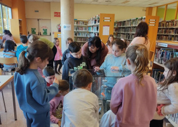 Els i les escolars d'Abrera continuen realitzant enguany les visites a la Biblioteca Josep Roca i Bros, per conèixer l'equipament i els serveis que oferim