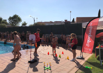 Ràdio Abrera a la Piscina Municipal d’Estiu! Dimecres 20 de juliol de 2022 ens hem divertit amb l'emissió en directe de "El Top" amb música, jocs i regals i la col·laboració de #Big Friday On Air i la Bibliopiscina!