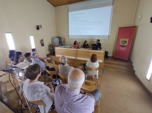 La Casa de Cultura d'Abrera ha acollit una xerrada sobre el padró històric d'Abrera