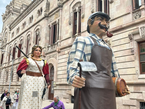 L’Associació Cultural i Folklòrica d’Abrera ha participat en la Trobada Nacional de Gegants pels carrers de Barcelona