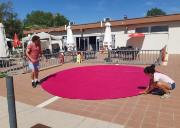 Iniciem els treballs d’instal·lació de l’espai Mamífera, Punt de lactància en col·lectiu, a la Piscina d’Estiu Municipal