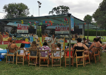 Durant tot el mes de juliol, hem gaudit de les activitats de la Bibliopiscina de la Biblioteca Josep Roca i Bros a la Piscina Municipal d'Estiu d'Abrera!