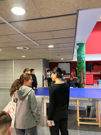 Diversió i alta participació en el darrer torneig de ping pong del Casal de Joves d'Abrera