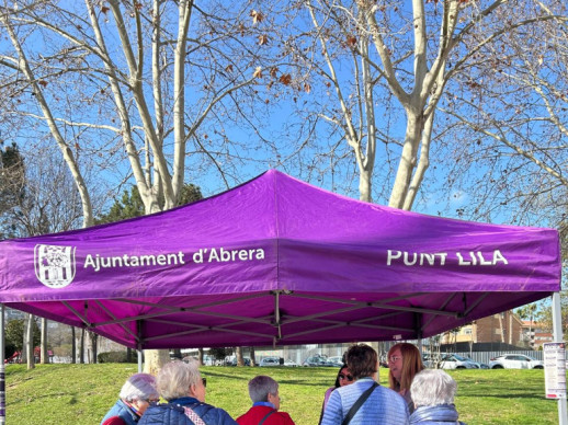 Carpa del Punt Lila que es va instal·lar al Mercat Setmanal - dimarts 4 de març de 2025