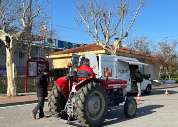 Abrera ha acollit aquest matí de dimecres 5 de març, una nova jornada d'ITV mòbil per a tractors i remolcs, davant del Casal del Social del Rebato