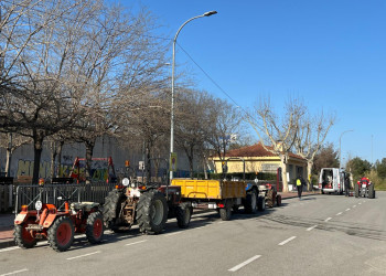 Abrera ha acollit aquest matí de dimecres 5 de març, una nova jornada d'ITV mòbil per a tractors i remolcs, davant del Casal del Social del Rebato