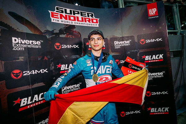 Felicitem l'abrerenc Ramon Godino, del Moto Club Abrera, que s’ha proclamat Campió del món de SuperEnduro en la categoria Youth de 125 centímetres cúbics. Enhorabona!