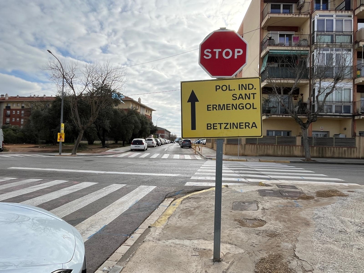 Del dimecres 10 al divendres 19 de desembre inclòs, queda tallat temporalment el carril de sortida del nucli urbà al carrer de Manresa, amnb motiu de la instal·lació de pantalles acústiques
